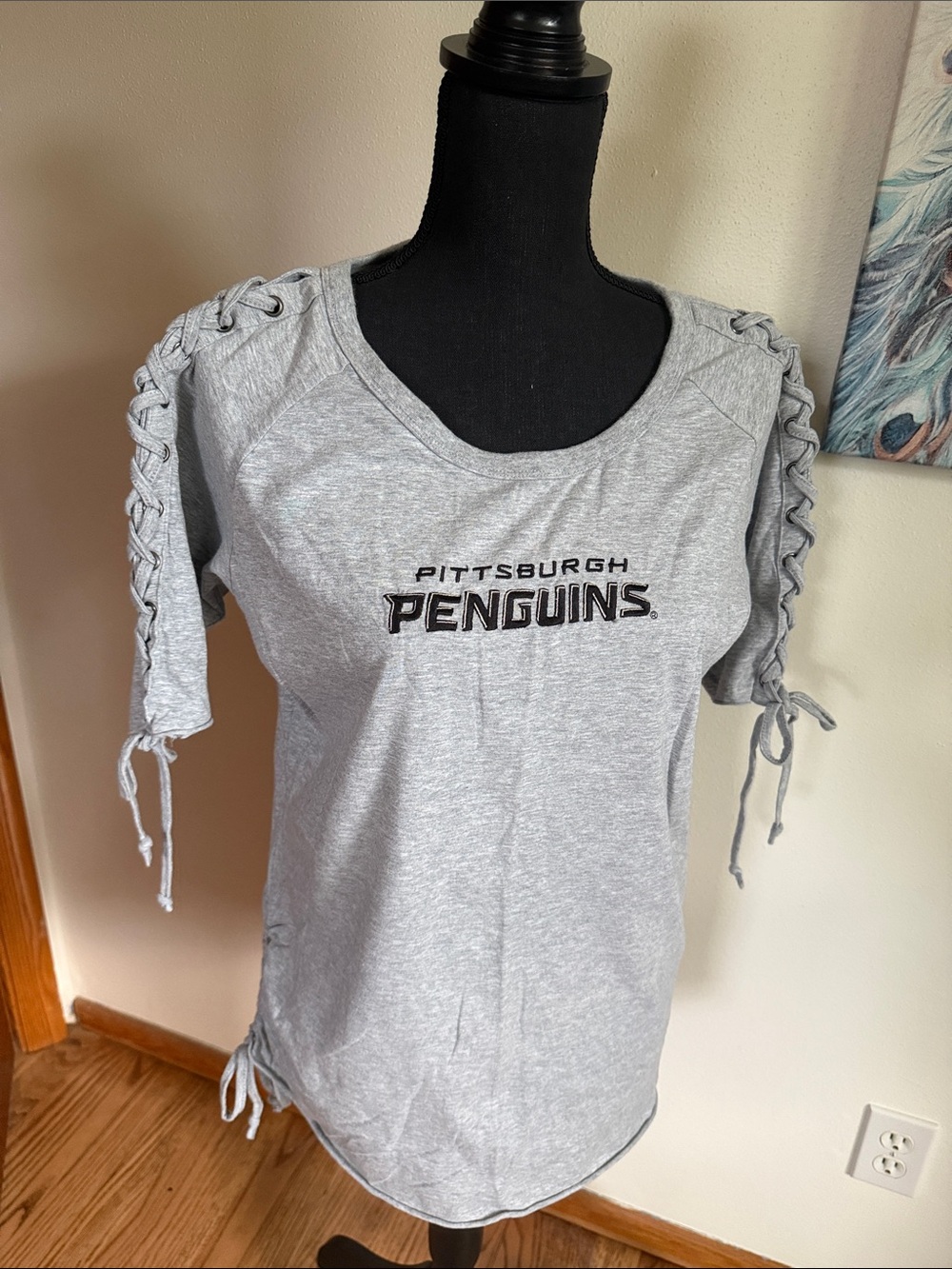 Touch by Alyssa Milano Gray Pittsburgh Penguins Short Sleeve Lace-Up Tee